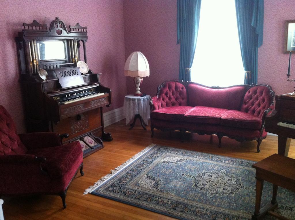 Grand Avenue Bed And Breakfast 카시지 외부 사진